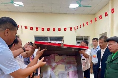 Xã Hạ Bằng hoàn thành bỏ phiếu, khẩn trương bước vào kiểm phiếu