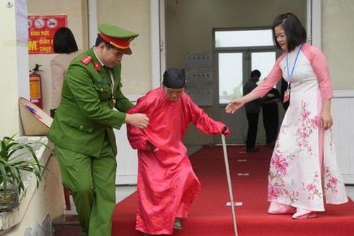 Xã Hưng Đạo: Quan tâm giúp đỡ cử tri cao tuổi đi bỏ phiếu bầu cử