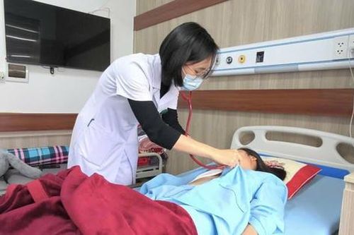 Từ viêm họng tưởng nhẹ, nữ sinh 16 tuổi bị 'siêu vi khuẩn' tấn công tim và não
