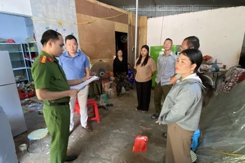 Khởi tố đối tượng chế thuốc nam rồi rao bán trên mạng