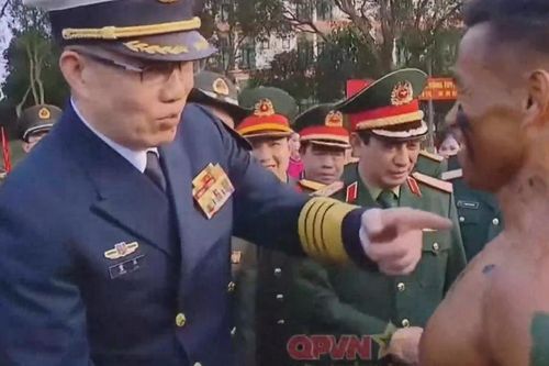 Bộ trưởng Trung Quốc ngạc nhiên trước 'Người sắt' Đặc công Việt Nam