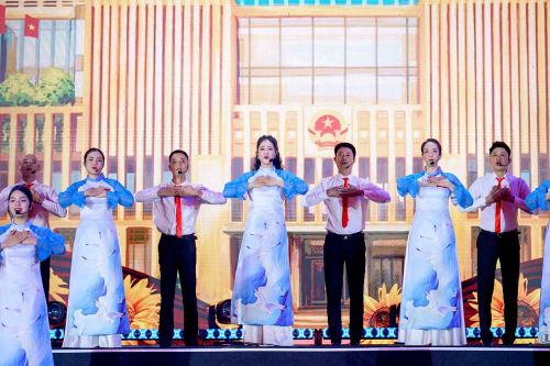 Nhà hát Múa rối Thăng Long góp sắc màu nghệ thuật vào ngày hội bầu cử