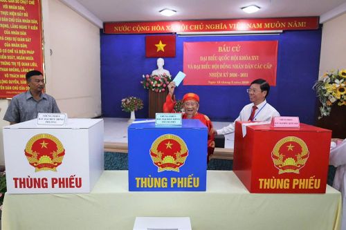 Những 'nhân chứng lịch sử' và ngọn lửa tiếp nối