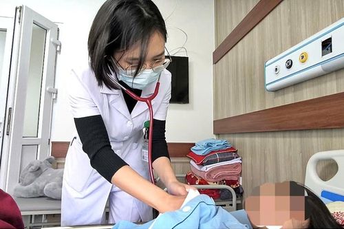 Không có tổn thương ngoài da, nữ sinh vẫn nguy kịch vì 'siêu vi khuẩn'