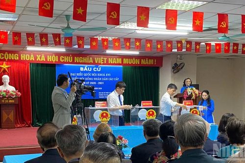Báo chí trên mọi nẻo đường tác nghiệp trong ngày hội lớn của dân tộc