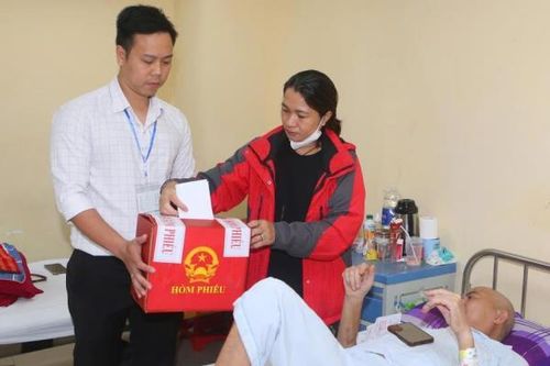Quyền bầu cử không bị 'gián đoạn' ở Bệnh viện Trung ương Huế
