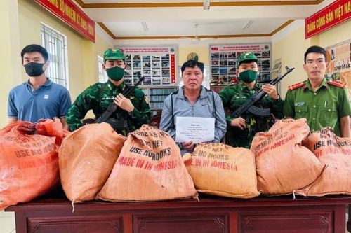 Bắt quả tang đối tượng vận chuyển thuốc nổ