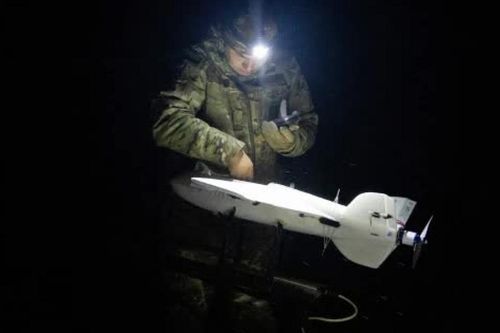 Giữa lúc các UAV đánh chặn của Ukraine trở nên 'có giá' do xung đột Trung Đông, Tổng thống Zelensky bất ngờ hành động cứng rắn