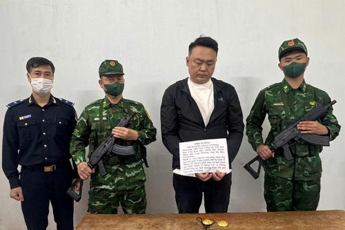 Bắt đối tượng vận chuyển vàng trái phép qua cửa khẩu Móng Cái