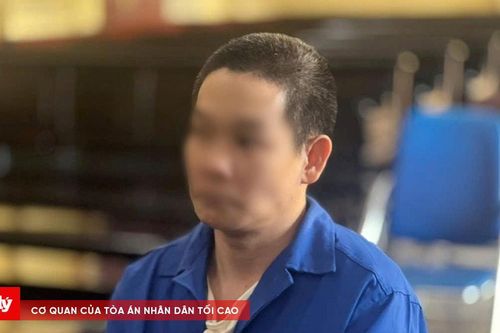 Nghi ngờ vợ cũ có bạn trai, mua kéo đến nhà đâm trọng thương