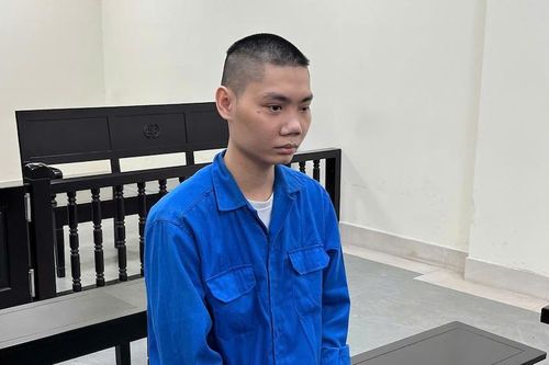 Gia đình ở Hà Nội đang ngủ bị kẻ xấu tưới 10 lít xăng vào nhà, phóng hỏa đốt