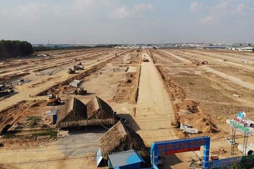 Nộp 500 triệu đồng giữ chỗ mua đất, người dân mòn mỏi đòi tiền