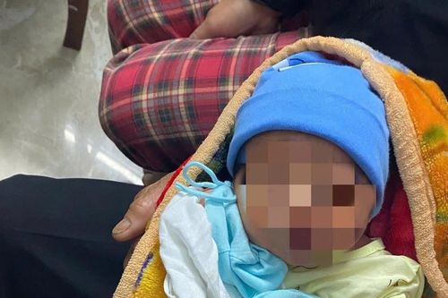 Phát hiện bé trai sơ sinh bị bỏ rơi dưới hầm chui cao tốc ở Quảng Trị