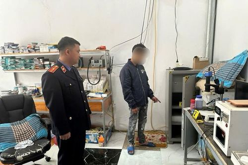 Phê chuẩn khởi tố 2 bị can trộm cắp 39 chiếc điện thoại di động