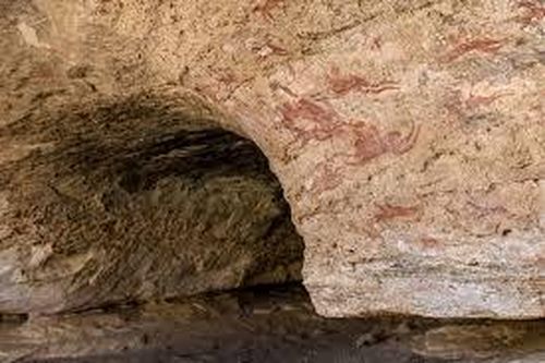 Khám phá các hang động kỳ thú trên sa mạc Sahara