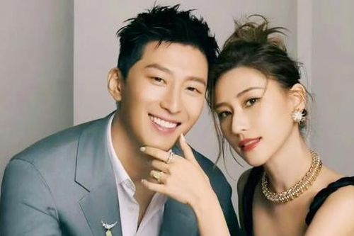 Sau loạt tin đồn ly hôn, tài tử Đậu Kiêu lại tình tứ bên vợ là ái nữ tỷ phú
