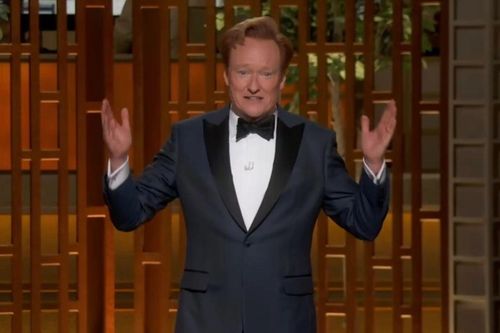 MC Conan O'Brien 'cà khịa' Timotheé Chalamet ngay trên sân khấu Oscar 2026