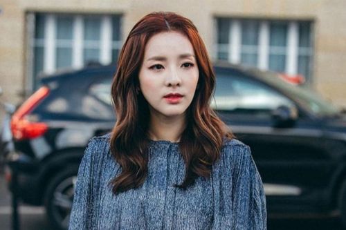 Động thái của Sandara Park sau khi bỏ theo dõi Park Bom