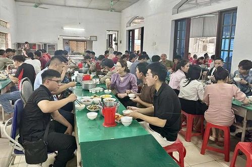 Nâng cao chất lượng bữa ăn ca cho người lao động