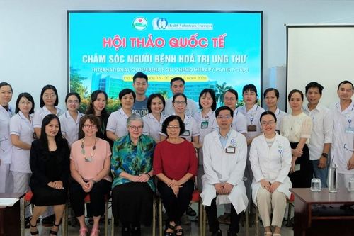 Nâng cao năng lực chăm sóc người bệnh hóa trị ung thư