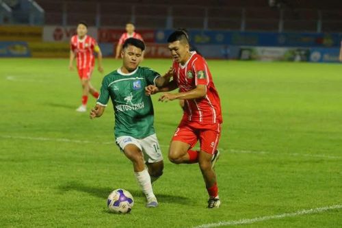 Hậu vệ Dương Văn Khoa của Trường Tươi Đồng Nai - thủ hay, công cũng giỏi