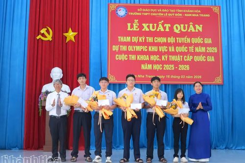 Trường THPT Chuyên Lê Quý Đôn - Nam Nha Trang tổ chức lễ xuất quân tham dự các kỳ thi quốc gia