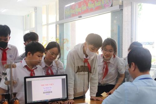 Số hóa tài liệu thư viện phục vụ bạn đọc