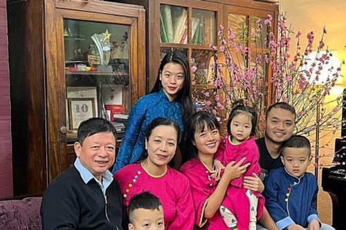 NSƯT Chiều Xuân kỷ niệm 39 năm ngày cưới vào đúng ngày hội bầu cử toàn quốc