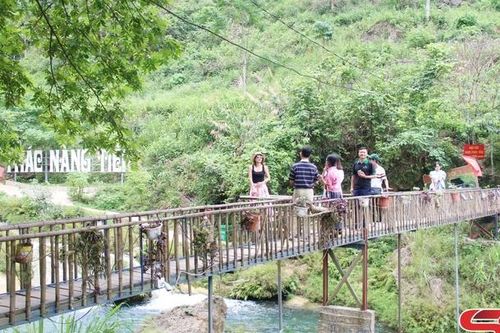 Phát huy thế mạnh du lịch từ những danh lam thắng cảnh
