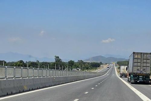Hơn 60 trường hợp dừng, đỗ sai quy định trên cao tốc từ TP.HCM đến Khánh Hòa bị phạt nguội