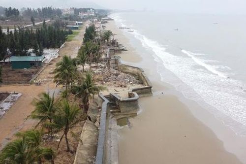 Thanh Hóa: Lên phương án khắc phục hư hỏng bờ kè biển Hải Tiến trước mùa du lịch
