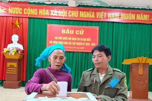 Niềm vui lan tỏa khắp bản làng biên viễn Sơn Lâm