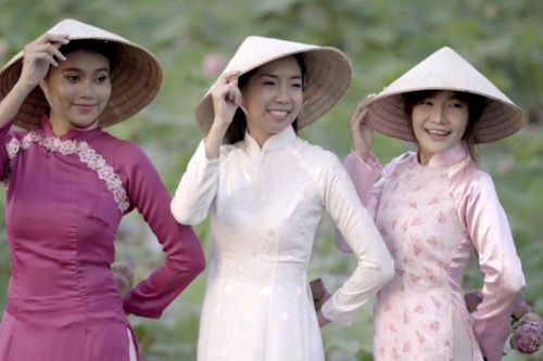 Bí quyết tạo dáng áo dài làm 'vạn người mê'