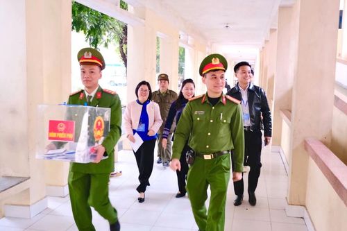Những người thầm lặng góp phần làm nên thành công của ngày bầu cử