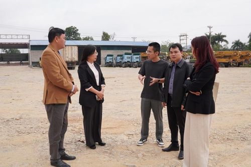 Khảo sát thực tế tại cửa khẩu quốc tế Tà Lùng, phục vụ tái cấu trúc kinh tế biên mậu