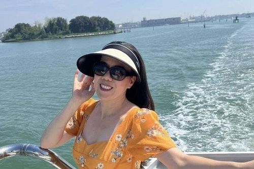 Nữ ca sĩ từng bị đồn yêu Quang Lê: Sống sung sướng làm MC thốt lên 'Đây là số mệnh của một bà công chúa'