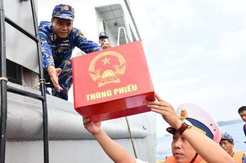 Đồng bào cả nước nô nức trẩy hội non sông
