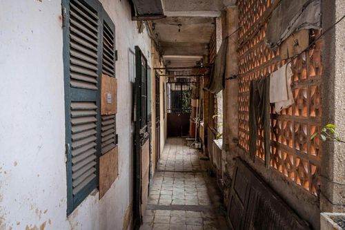 Bên trong những khu tập thể xuống cấp trên 'đất vàng' Hà Nội