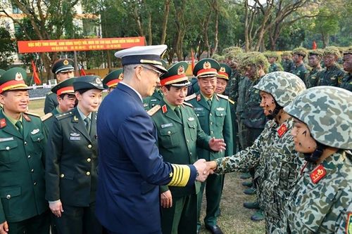 Bộ trưởng Quốc phòng Trung Quốc xem lính đặc công Việt Nam biểu diễn võ thuật