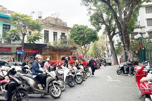 Gỡ 'nút thắt' giao thông trước cổng trường học giờ cao điểm