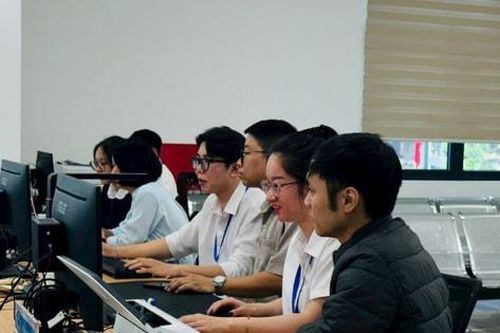 Hà Nội đột phá với 10 dịch vụ công toàn trình BHXH và BHYT