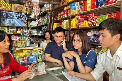 Hộ kinh doanh các xã ven đô được hướng dẫn tận tay chuyển kê khai thuế