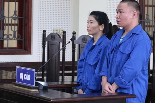 Bỏ chạy khi bị kiểm tra, người đàn ông để lại vợ cùng ma túy