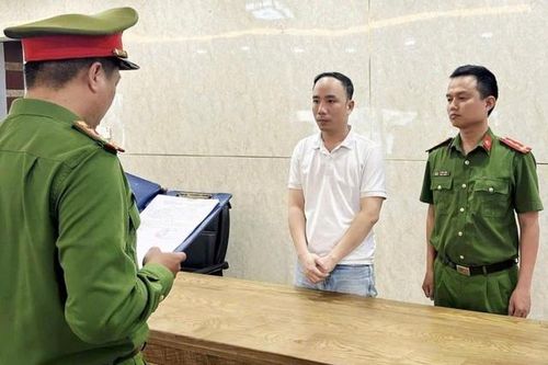 Bắt giám đốc trung tâm trị liệu lừa học viên gần 100 triệu đồng
