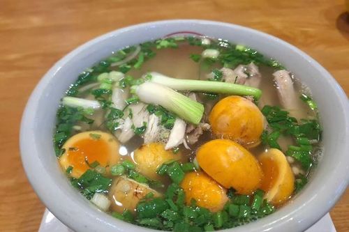 Hàng quán tăng giá, dân văn phòng rủ nhau mang cơm nhà đi làm