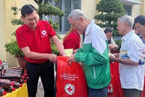 Hỗ trợ gần 897 tỷ đồng cho người nghèo từ phong trào 'Tết Nhân ái' 2026