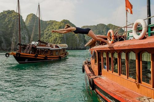 Siết an toàn 500 tàu du lịch trên vịnh Hạ Long trước mùa cao điểm