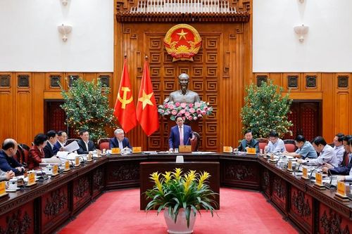 Xem xét bố trí ngân sách để hỗ trợ bình ổn giá xăng dầu