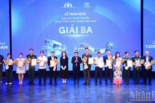 Tôn vinh các tác phẩm báo chí xuất sắc về an toàn giao thông