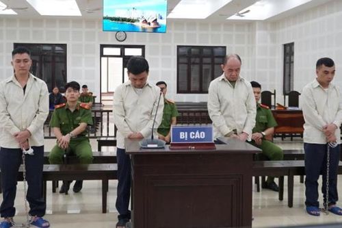 Vì chuyện tiền 'bo' cho nhân viên rót bia, 4 người đàn ông vướng vòng lao lý